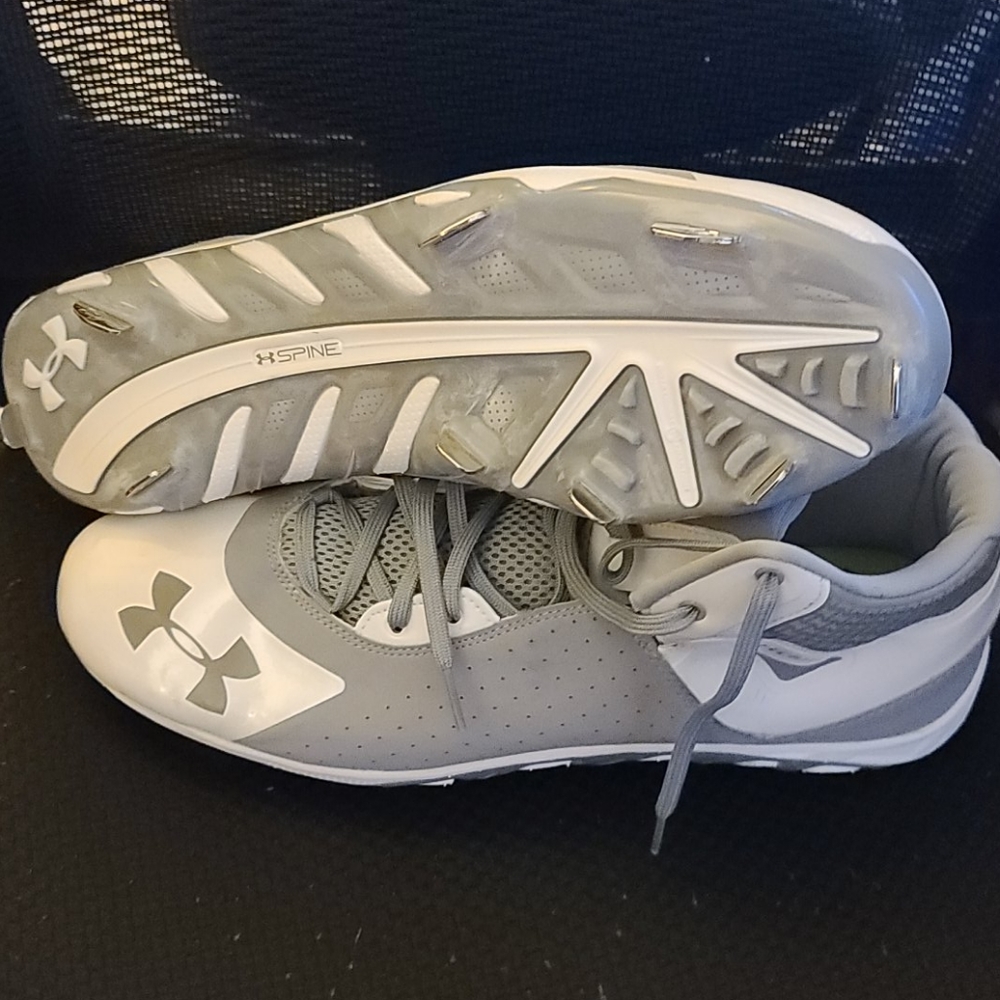Under Armour MLB baseball cleats size 13
